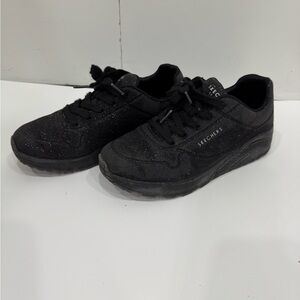 Girls sketchers size 3.5 shoes